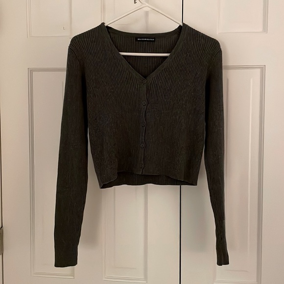 Brandy Melville Cropped Sweater - Picture 1 of 3